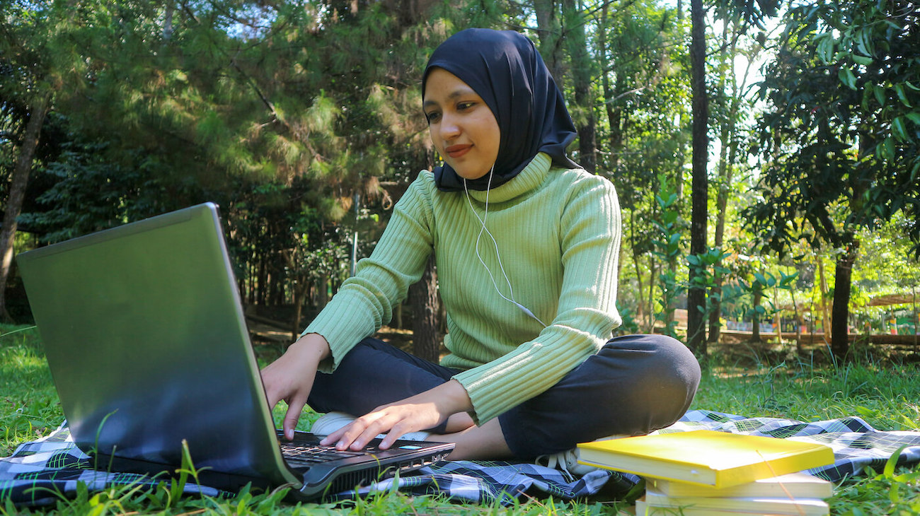 Breaking Barriers: How Online Education is Empowering Afghan Girls