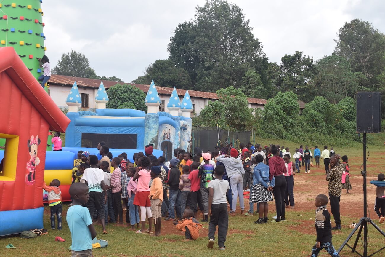 Embrace Relief Christmas Party For 600 Orphaned Children in Kenya