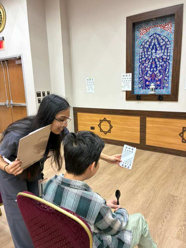 Chicago: Vision clinic provides eye exams, glasses to families