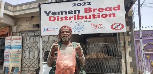 givin-tuesday-yemen-bread-distribution-1