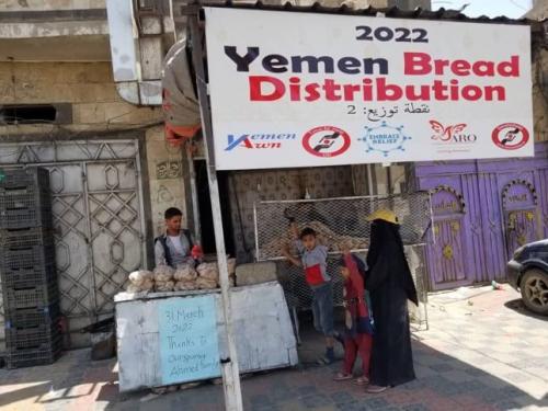 givin-tuesday-yemen-bread-distribution-3