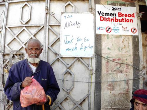 givin-tuesday-yemen-bread-distribution-5