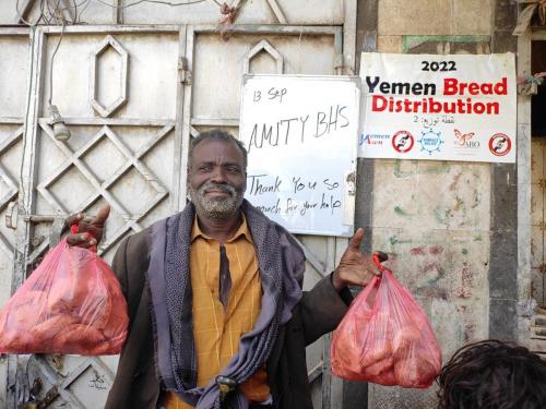 givin-tuesday-yemen-bread-distribution-6