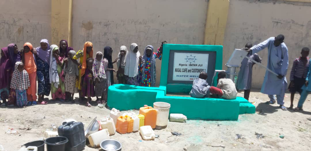 masal-cafe-and-customer-3-water-well (1)