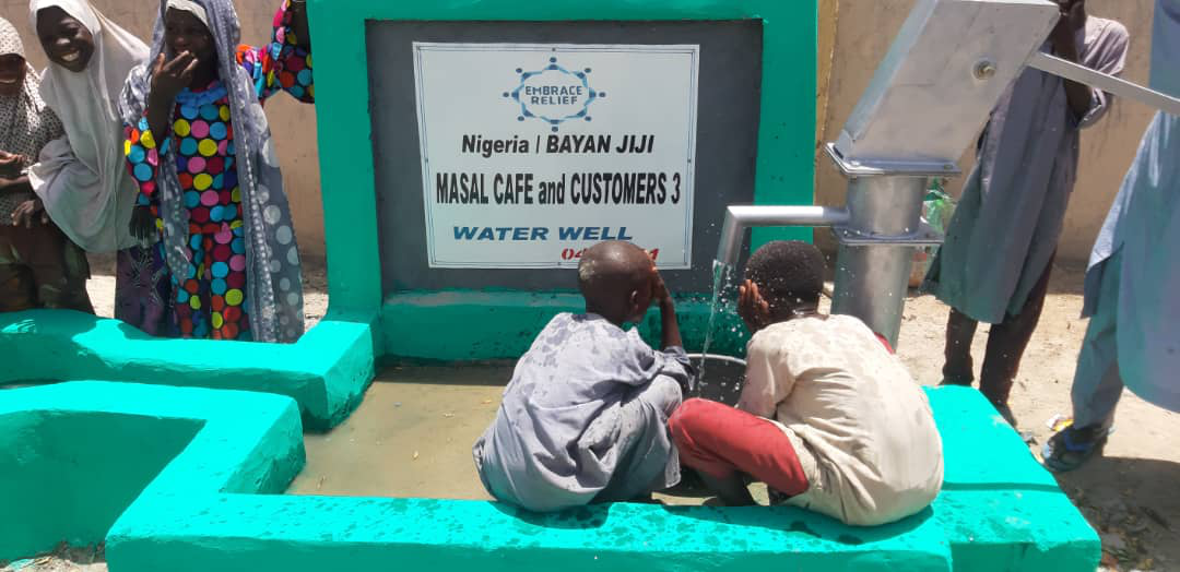 masal-cafe-and-customer-3-water-well (10)