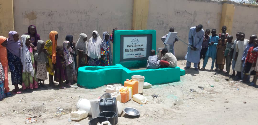 masal-cafe-and-customer-3-water-well (13)