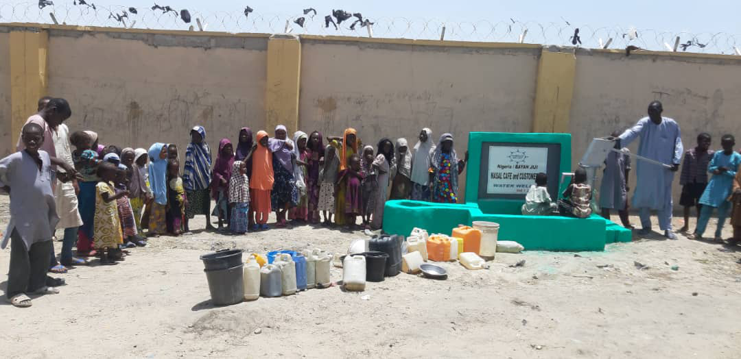 masal-cafe-and-customer-3-water-well (5)