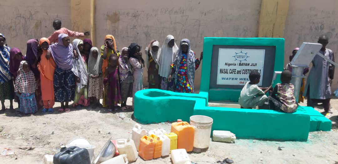 masal-cafe-and-customer-3-water-well (6)