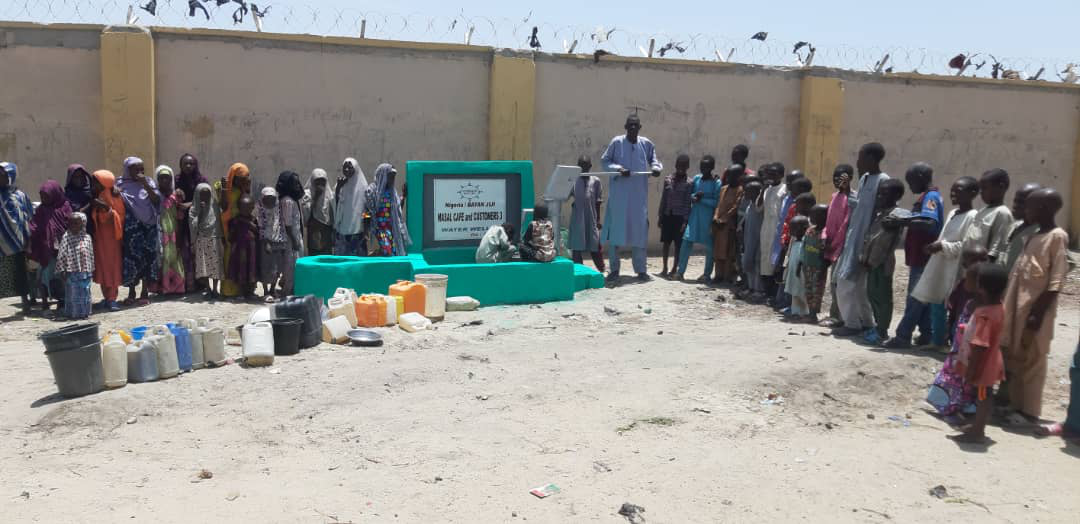 masal-cafe-and-customer-3-water-well (7)