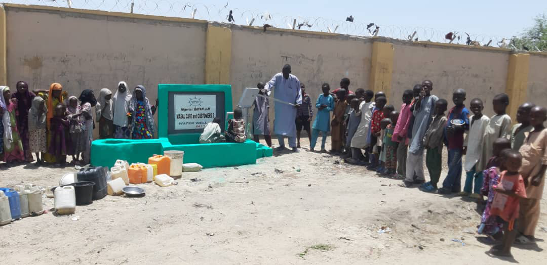 masal-cafe-and-customer-3-water-well (9)